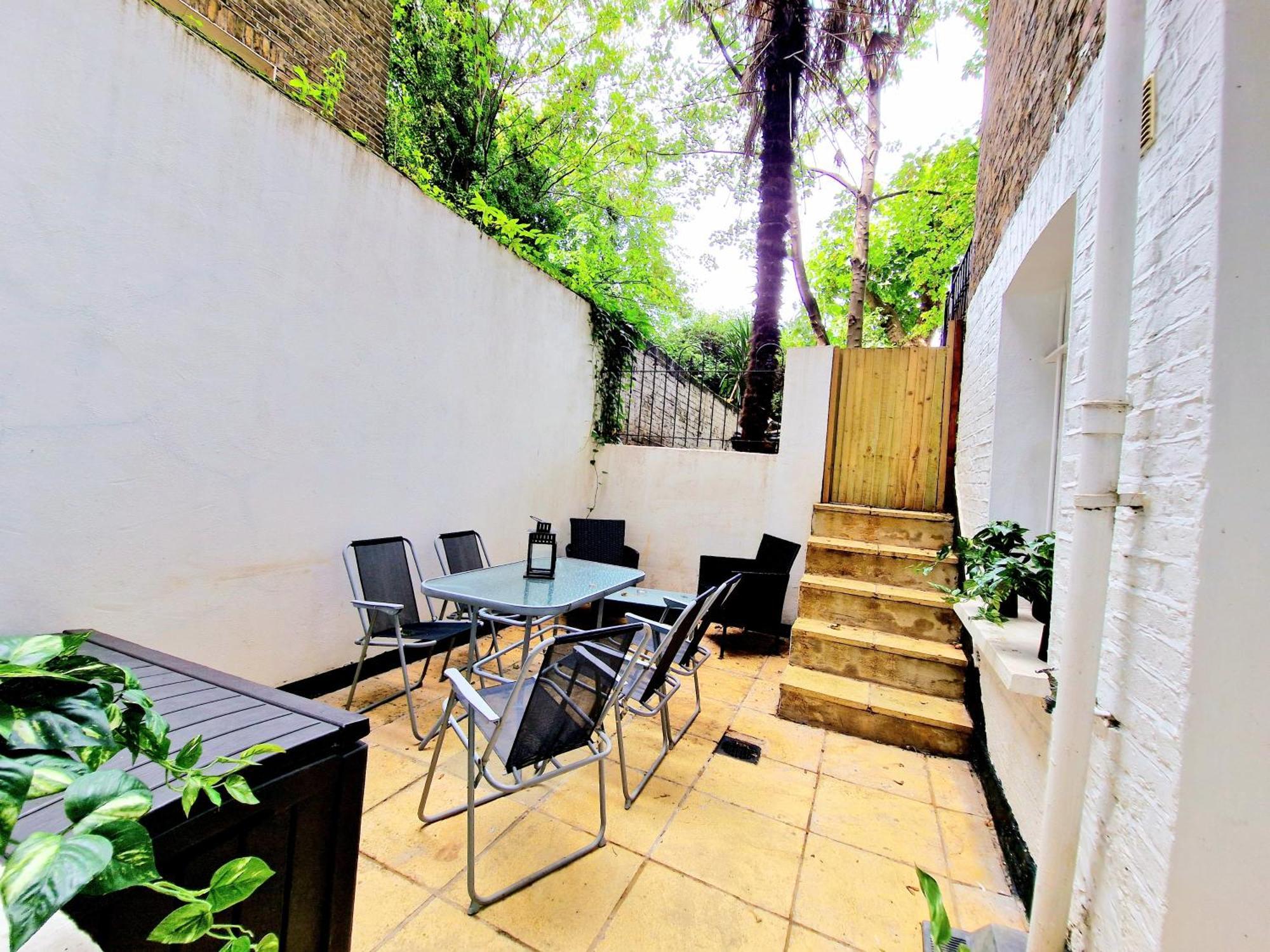 Spacious & Cosy 2 Bedroom Home Plus 2 Sofa-Beds With Private Entrance And Back Patio, 3 Min Walk To Earl'S Court Station Лондон Экстерьер фото