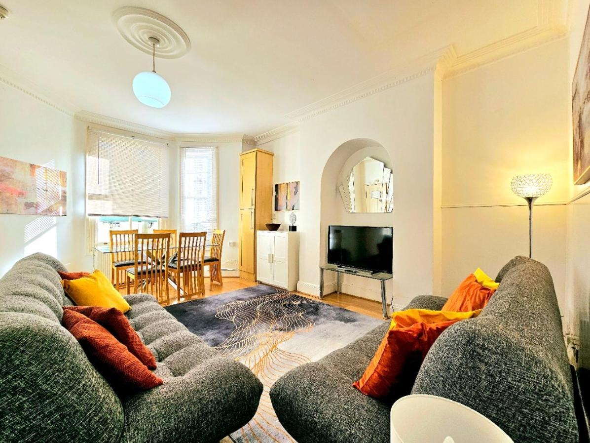 Spacious & Cosy 2 Bedroom Home Plus 2 Sofa-Beds With Private Entrance And Back Patio, 3 Min Walk To Earl'S Court Station Лондон Экстерьер фото