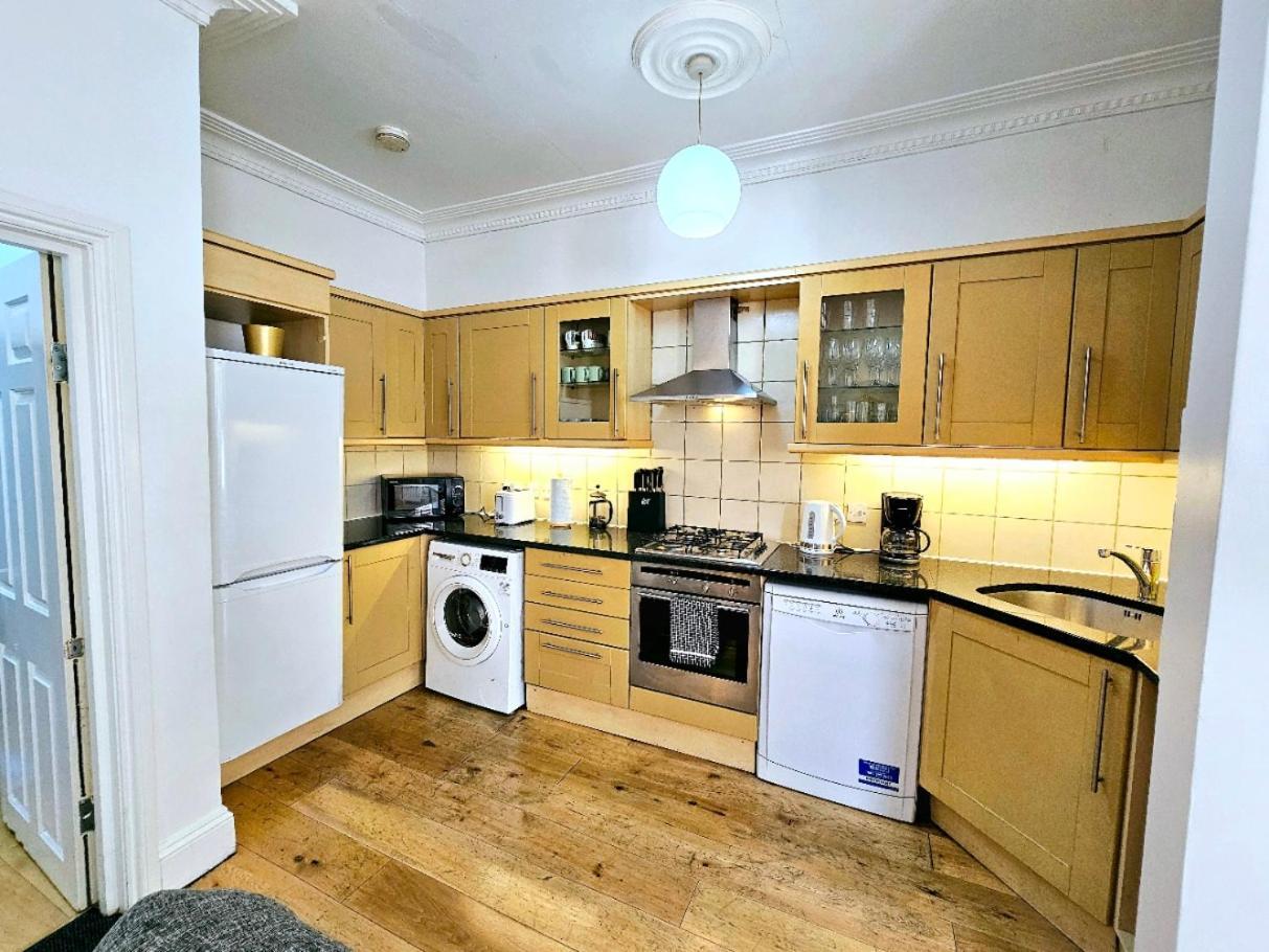 Spacious & Cosy 2 Bedroom Home Plus 2 Sofa-Beds With Private Entrance And Back Patio, 3 Min Walk To Earl'S Court Station Лондон Экстерьер фото