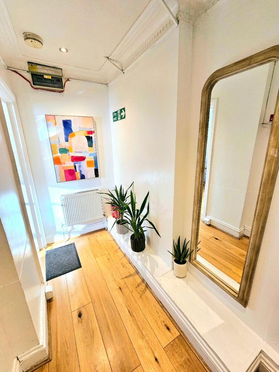 Spacious & Cosy 2 Bedroom Home Plus 2 Sofa-Beds With Private Entrance And Back Patio, 3 Min Walk To Earl'S Court Station Лондон Экстерьер фото
