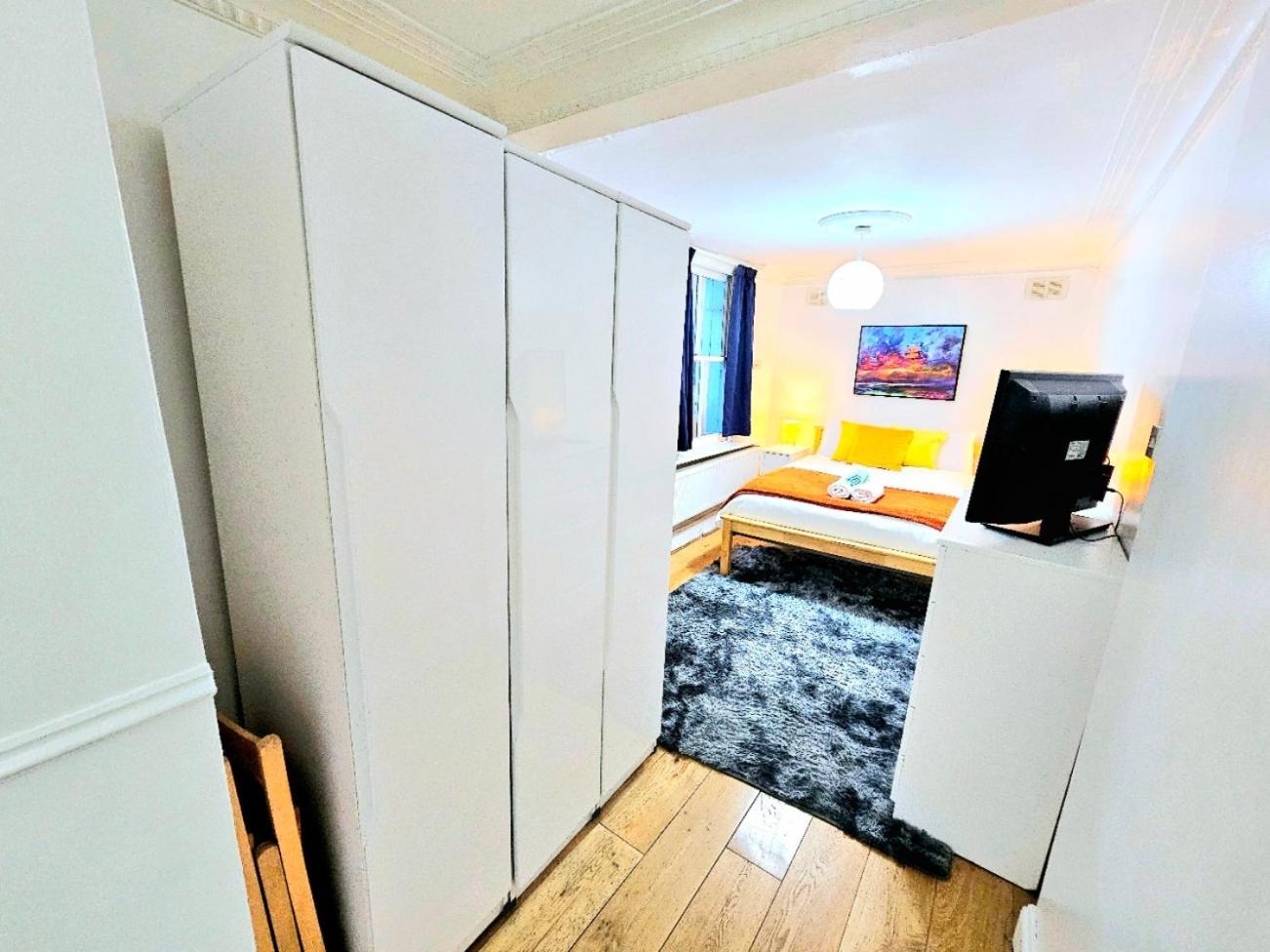 Spacious & Cosy 2 Bedroom Home Plus 2 Sofa-Beds With Private Entrance And Back Patio, 3 Min Walk To Earl'S Court Station Лондон Экстерьер фото
