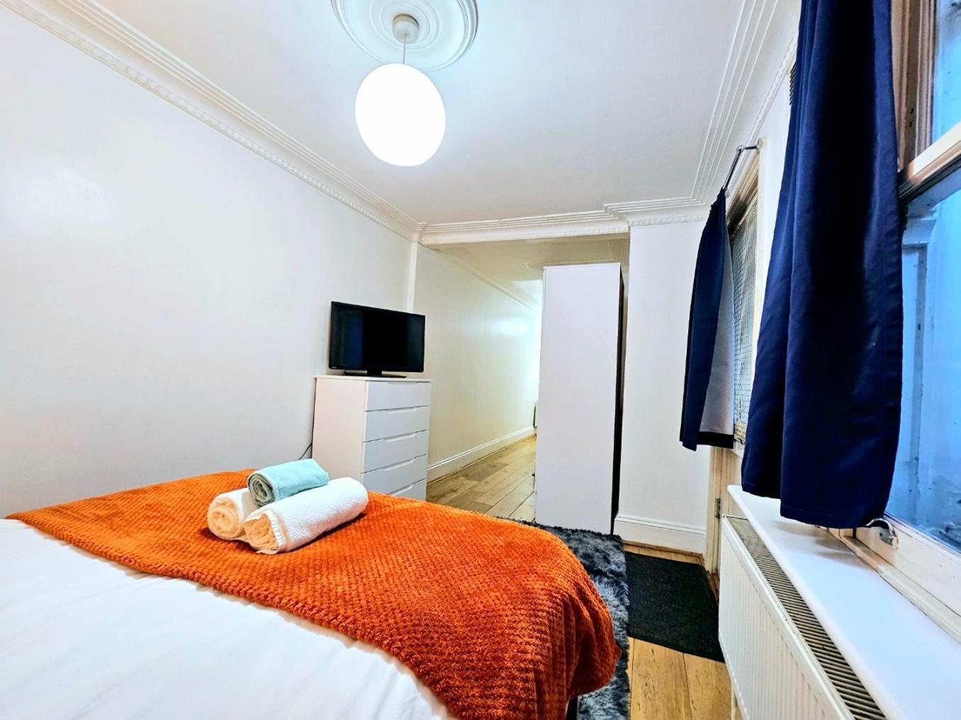 Spacious & Cosy 2 Bedroom Home Plus 2 Sofa-Beds With Private Entrance And Back Patio, 3 Min Walk To Earl'S Court Station Лондон Экстерьер фото