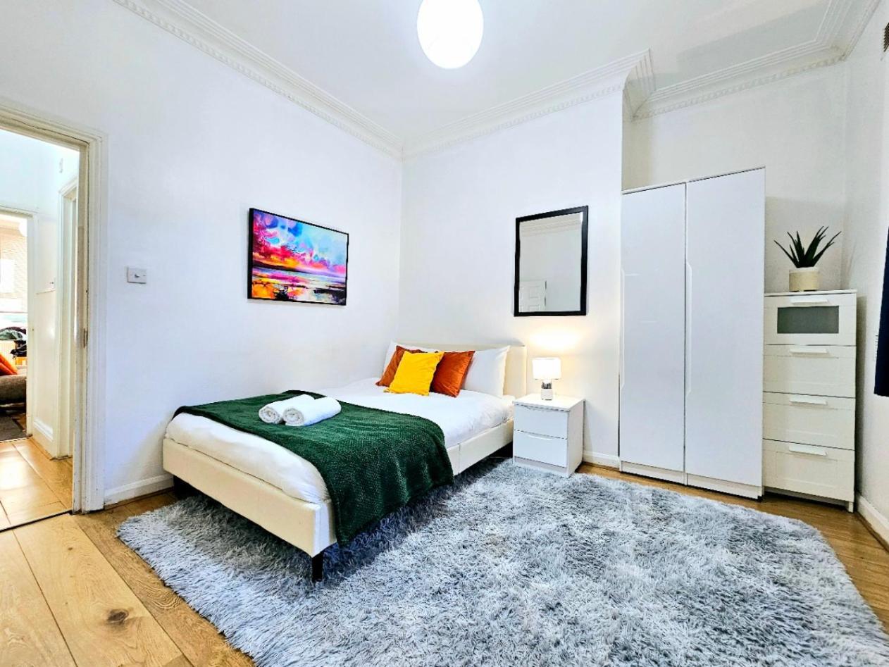 Spacious & Cosy 2 Bedroom Home Plus 2 Sofa-Beds With Private Entrance And Back Patio, 3 Min Walk To Earl'S Court Station Лондон Экстерьер фото